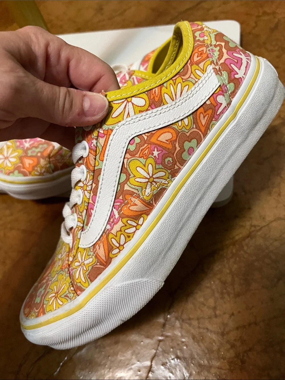 Vans Floral Low-Top Canvas Sneakers -NEW. Mens Sz 5.0 or Women’s 6.5